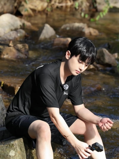 '28세' 이찬원, 아이돌이 따로 없는 어려지는 비주얼…깔끔한 피부결에 '깜놀'