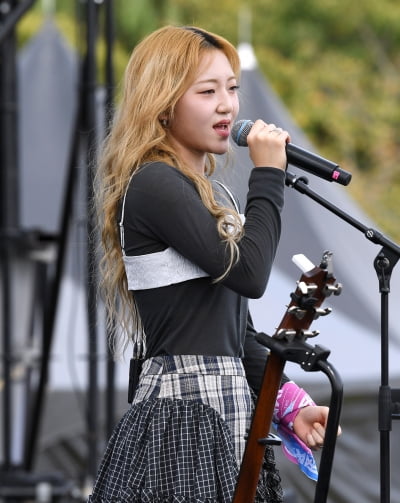 경서, 깜짝 공개했다…'ATA 페스티벌'서 미발매곡 열창 "오늘은 여러분과 내가 주인공" [ATA프렌즈]