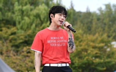 10CMクォン・ジョンヨル、サッカーファンとして新曲の歌詞にユーモアを交える