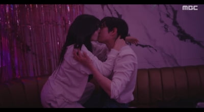 '박치기 첫만남' 이선빈X김영대, 이젠 뜨거운 키스로…"가진거 없는 제가" ('달까지가자')