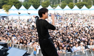 'ATA' 이무진, 음원강자의 열창 무대[TEN포토+]