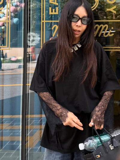 '62세' 황신혜, '166cm 48kg' 답게 패션 센스도 역대급…가녀린 팔목 타투 착각 비주얼