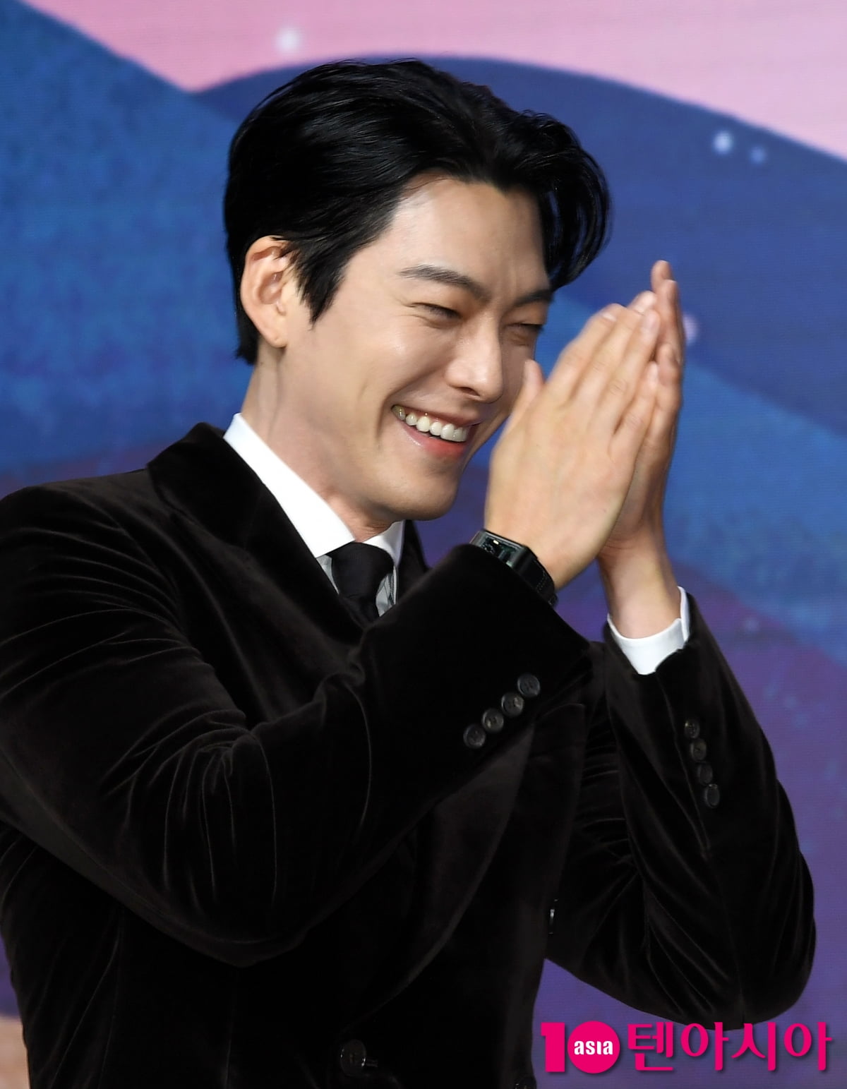 김우빈, 클라스가 다른 비주얼...풍성한 한가위 보내세요[TEN포토+]