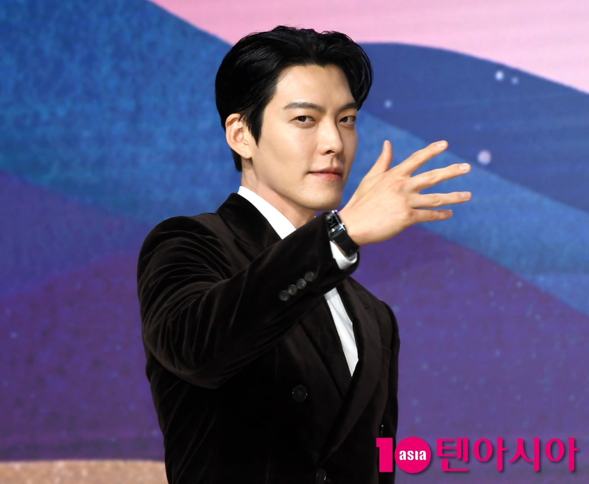 김우빈, 클라스가 다른 비주얼...풍성한 한가위 보내세요[TEN포토+]