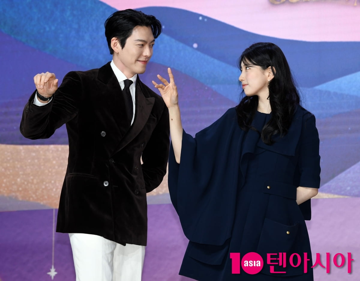 김우빈-수지, 판타지 커플...다 이루어질지니~[TEN포토+]