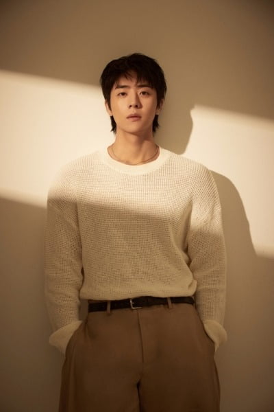 20년 만에 배용준급 한류 인기 휩쓴 유명 남배우…'횹사마' 채종협, 새 프로필서 미모 자랑