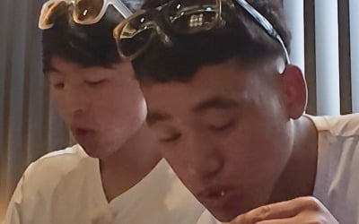 기안84, 또 일냈다더니…'셰르파 동생' 라이·타망, 韓 핫플서 맨손 먹방 "진짜 잘 먹어" ('어서와한국은')