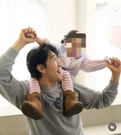 ‘축의금만 1억 6천만원 약속’ 신현준, 똑닮은 가족사진 공개
