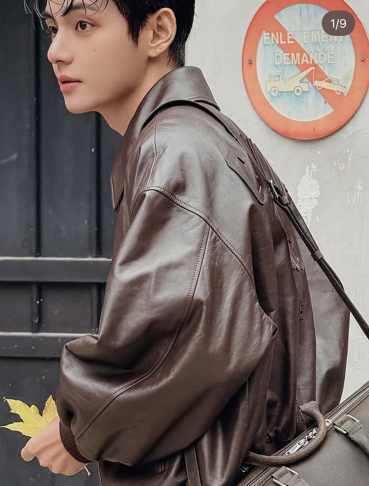 뷔, 명품 C사 입은 왕자님…조각이 걸어다녀