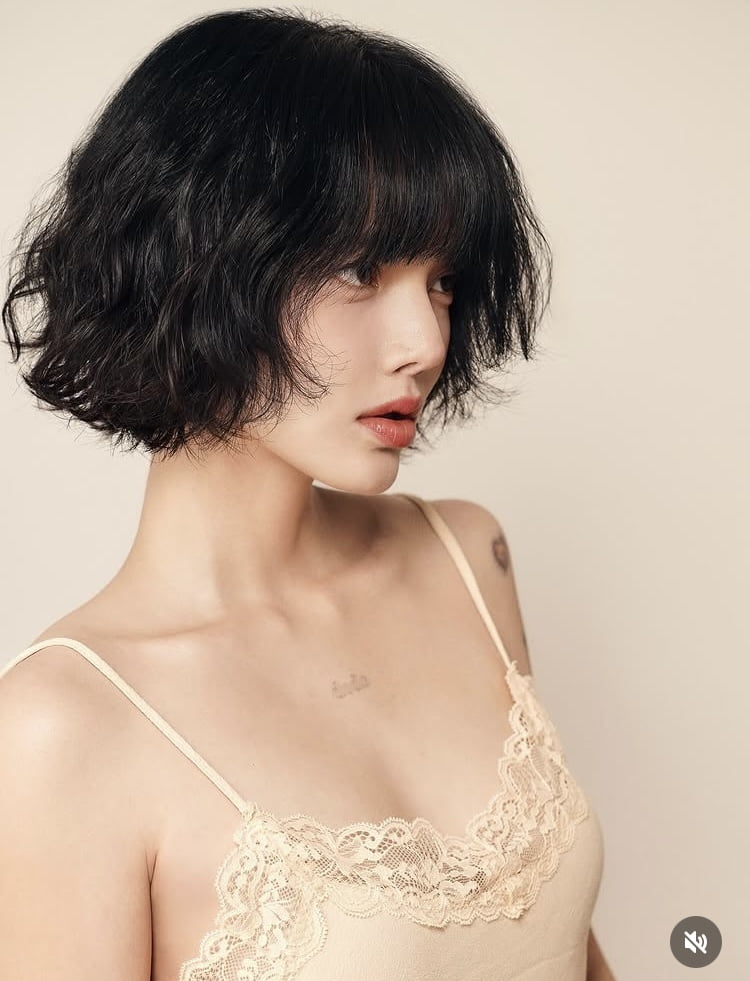 ‘AOA 출신’ 지민, 춥지도 않나…레이스 나시로 파격적인 노출