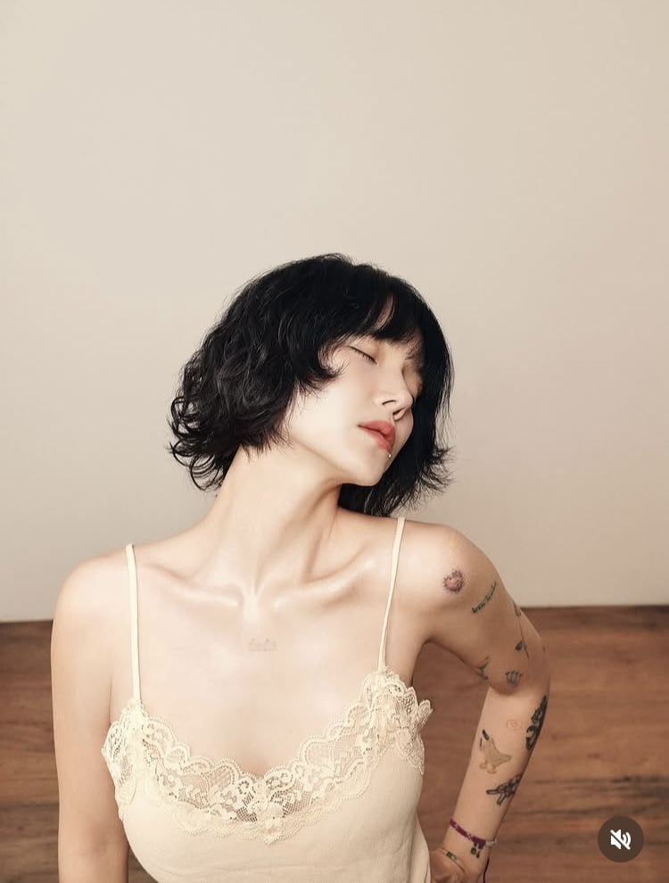 ‘AOA 출신’ 지민, 춥지도 않나…레이스 나시로 파격적인 노출