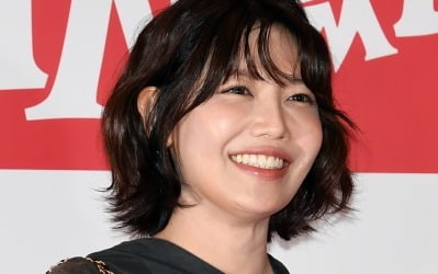 [공식] '정경호♥' 최수영, 공개 연애 13년 차에 기쁜 소식…베트남 호찌민 'AKMC' MC 발탁