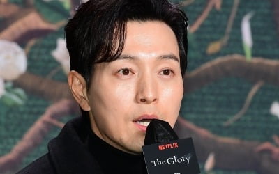 [공식] 정성일, 결혼 9년 만에 이혼…"한 쪽의 귀책사유 없어, 아이 양육에 최선 다할 것" [TEN이슈]