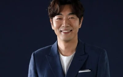 [공식] 이종혁, 결혼 24년 차에 기쁜 소식 전했다…14살 연하 女배우와 영화제 개막식에서 호흡