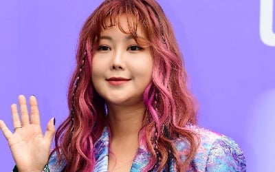 솔비, 20억 투자 거절했다더니…"최고가 작품 2300만원에 팔려" ('백반기행')