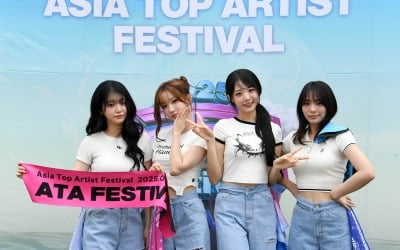 [공식] QWER, 데뷔 2년 만에 큰 변화 알렸다 "공동제작 계약 종료"