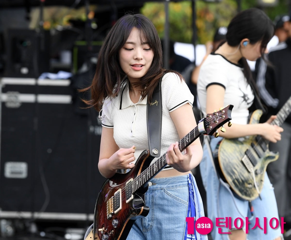 '응원봉 유사성 논란' QWER 시연, 악플러에 일갈…"더 하세요 나의원동력들아" [TEN이슈]