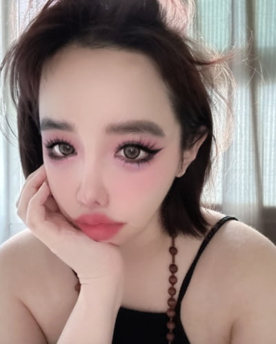 박봄, 활동 중단 이후 근황 공개…과감한 메이크업 "해봄"