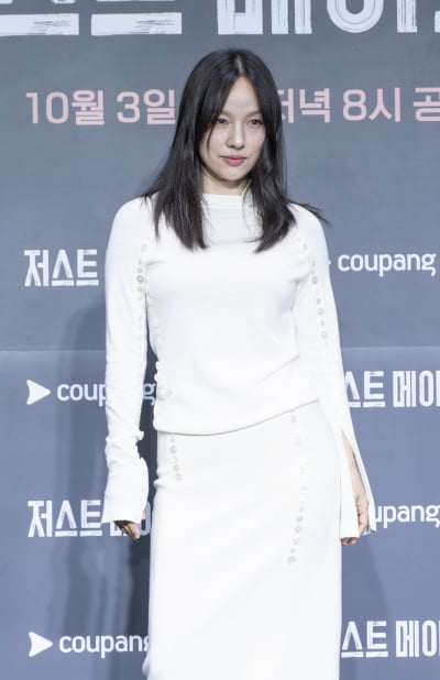 [종합] "해볼 만큼 해봐서" 이효리, 1년 9개월 만에 마이크 쥐었다…K-뷰티계의 '흑백요리사' 꿈꾸는 '저스트 메이크업'