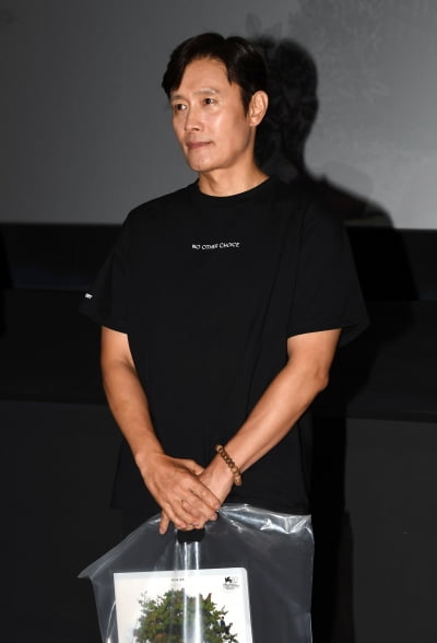 '어쩔수가없다' 이병헌, '만수'의 흐믓한 미소...시크한 블랙[TEN포토+]