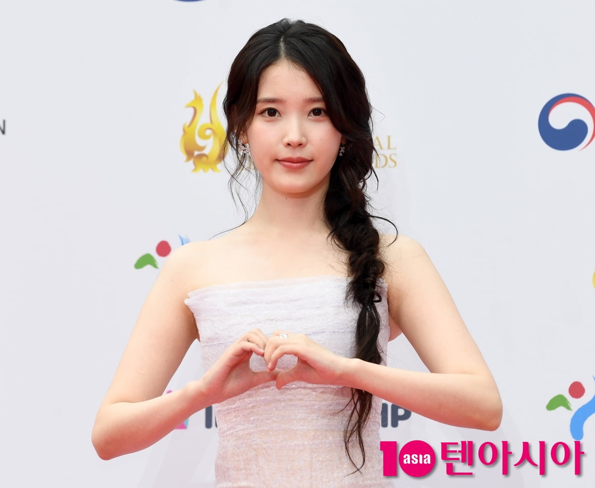 아이유, 레드카펫의 꽃 한송이[TEN포토+]