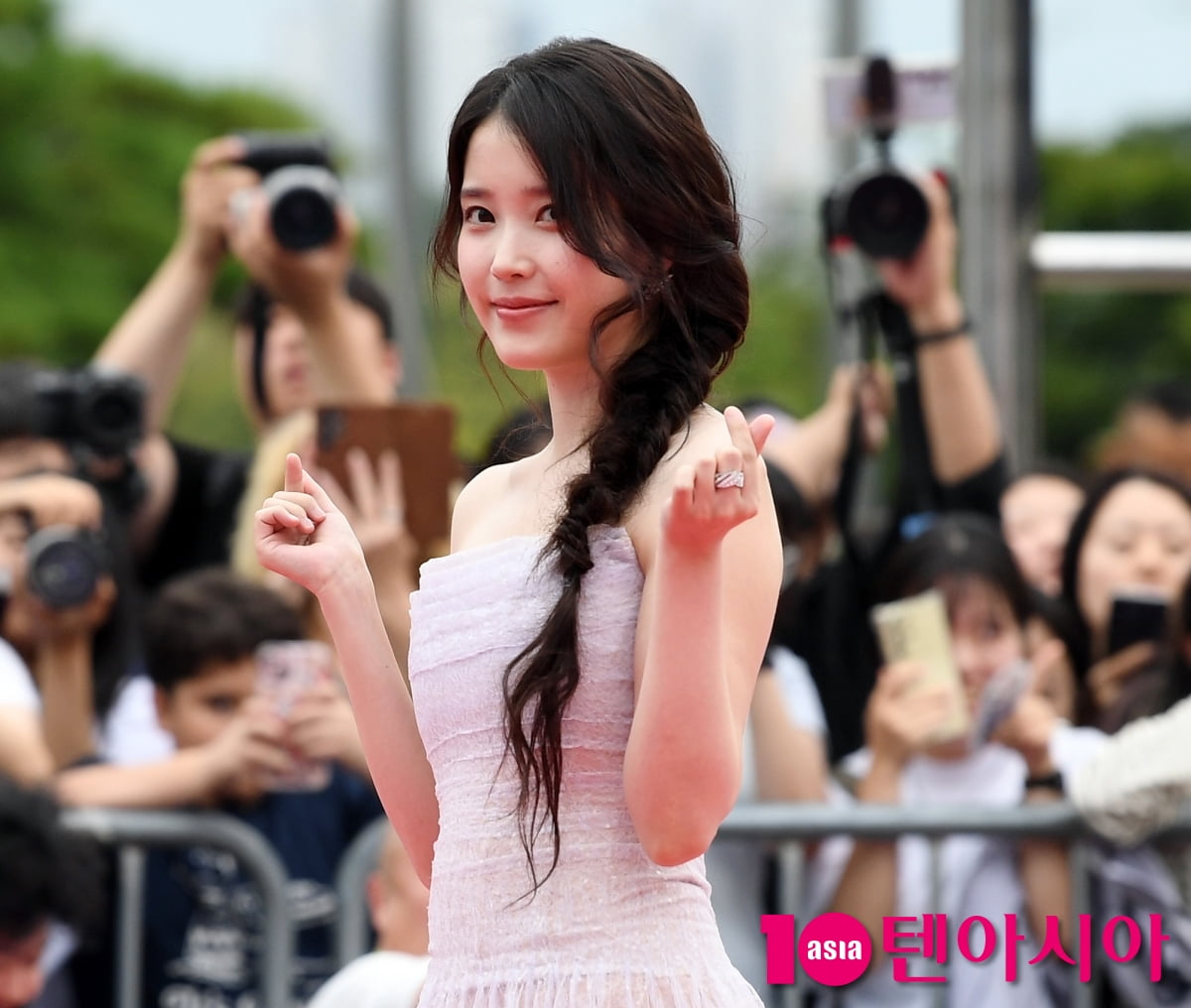 아이유, 예쁨 흩날리는 레드카펫...청순하게[TEN포토+]