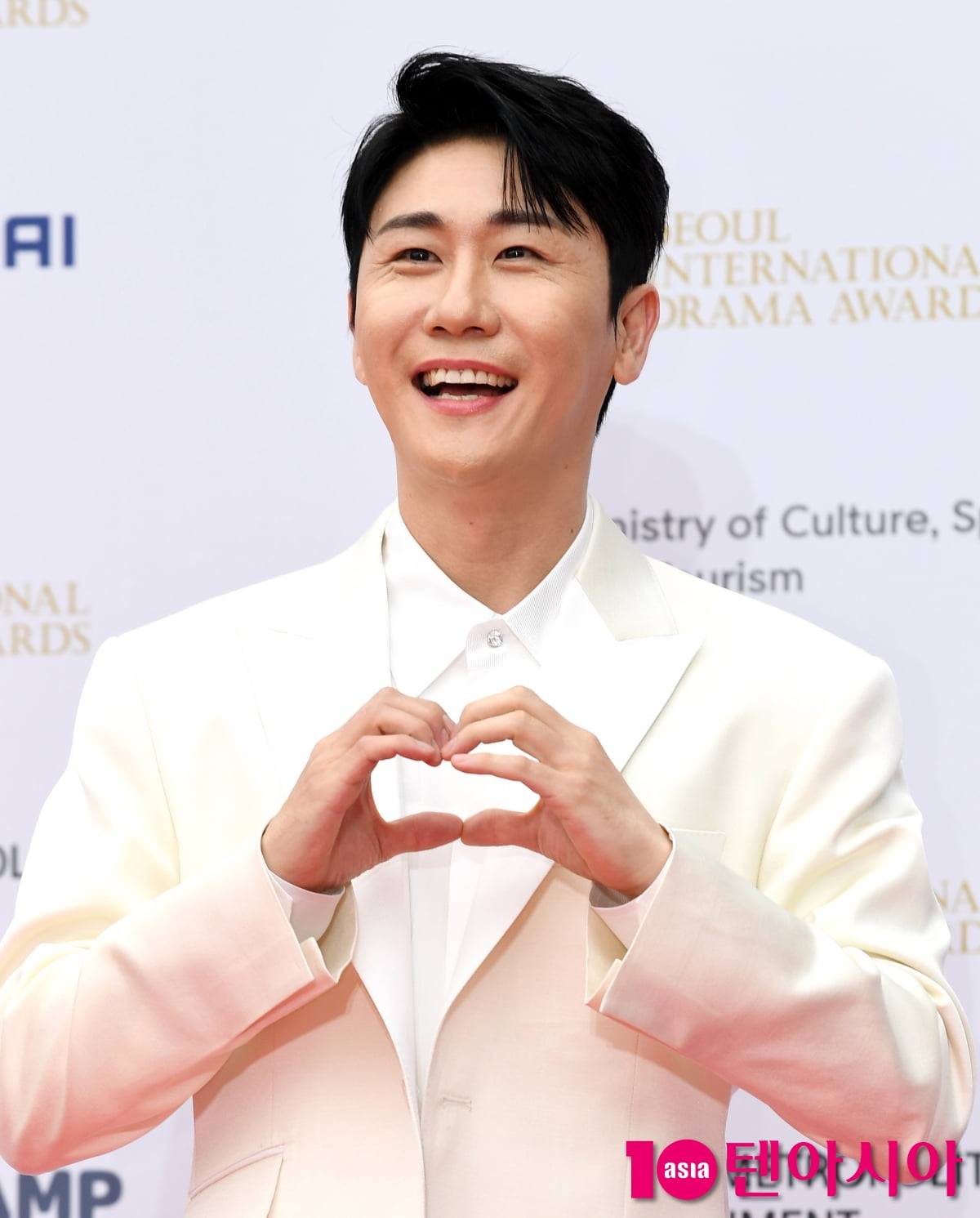 영탁, 꽃미소 날리는 트로트 왕자님[TEN포토+]