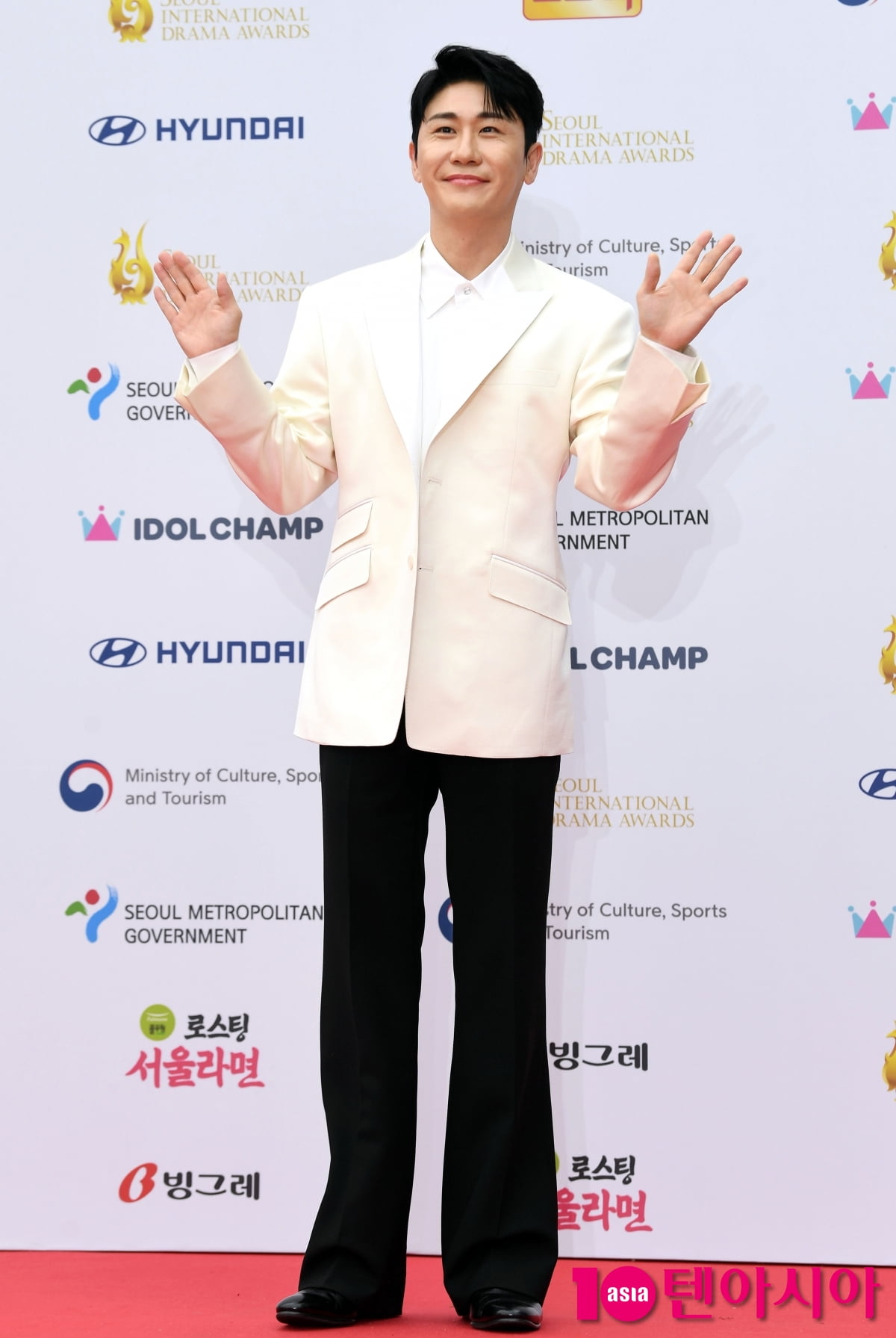영탁, 꽃미소 날리는 트로트 왕자님[TEN포토+]