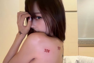 에스파 지젤, 이런 화끈한 노출은 처음이야…상의 탈의 후 등에 새겨진 '타투' 무슨일