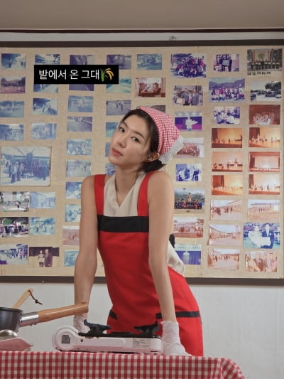 '남편 논란' 후 복귀 박한별, 두건을 뒤집어 써도 미모는 못 감추네…시선 압도하는 비주얼