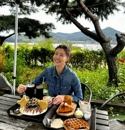 남편 재벌설 '49세' 유선, 연휴 첫날 부터 공개한 아름다운 미소…보는 사람까지 행복해져