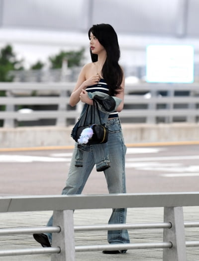 아이브 장원영, 가을햇살을 맞으며 출국[TEN포토]