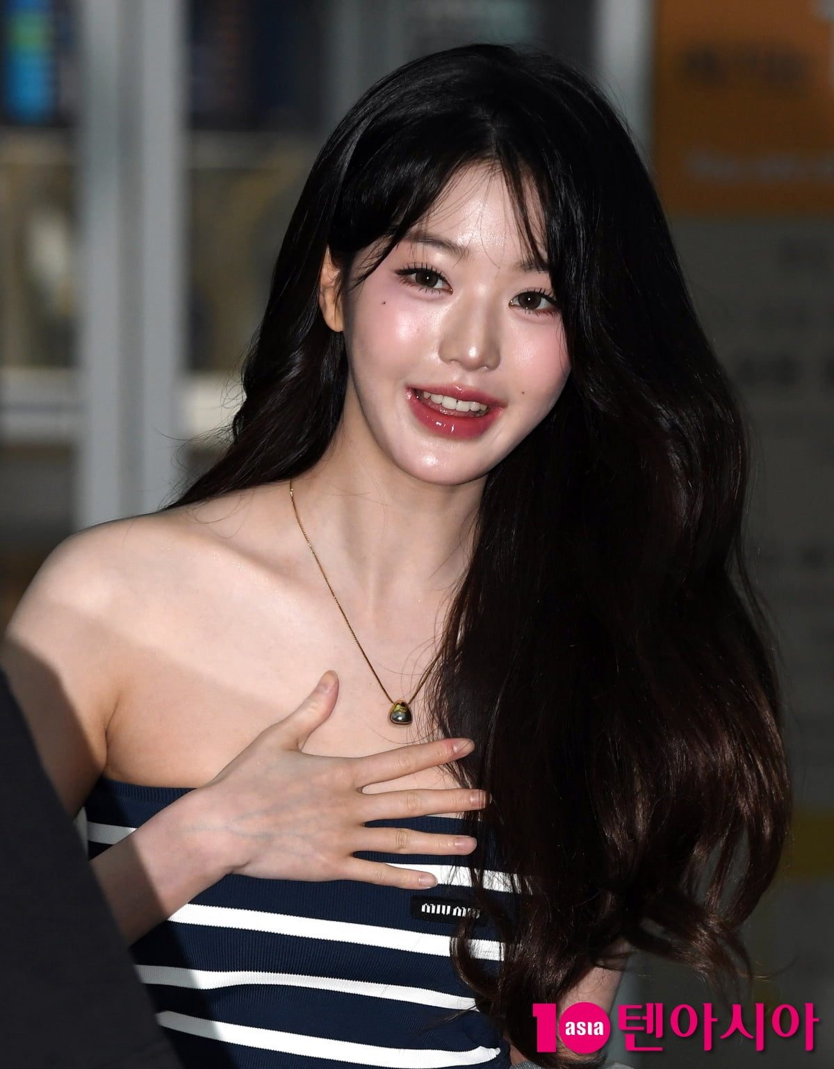 아이브 장원영, 각도 무시한 이쁨 한가득...뒤돌아보면 심쿵[TEN포토+]