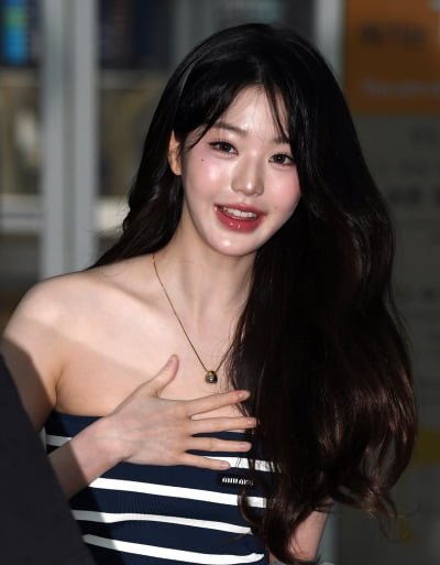 아이브 장원영, 각도 무시한 이쁨 한가득...뒤돌아보면 심쿵[TEN포토+]