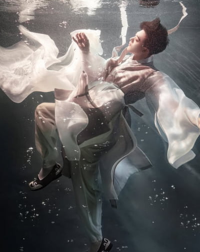 '선미 백댄서' 차현승, 한복 입고 물에 풍덩…백혈병 투병에도 전한 추석 인사
