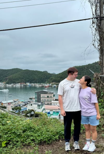 김혜선, ♥독일인 남편 만나니 추석에도 자유로워…풀빌라서 물개 인증