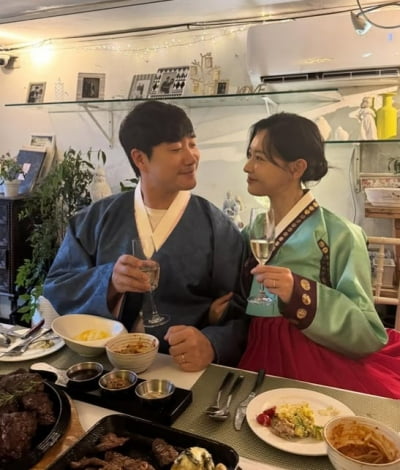 '배성재♥' 김다영, 결혼 후 첫 명절…'독립유공자 후손' 시어머니가 한복 맞춰줘