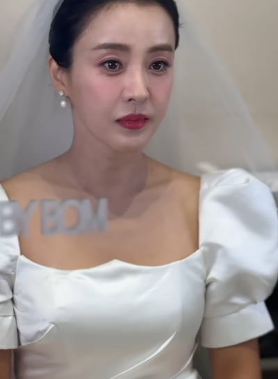 박은혜, 깜짝 결혼 D-3…n년 만에 입는 웨딩드레스에 부끄