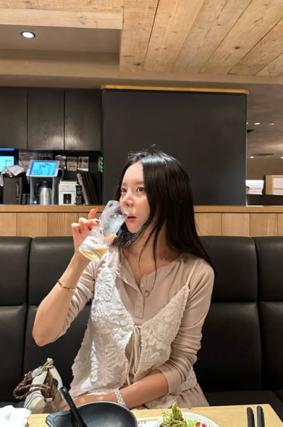 '1052만 팔로워' 제이홉 친누나, 日 경제 살려주네…대왕 쇼핑백이 손에 가득