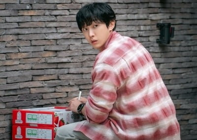ENA 올해 최고 시청률 경신…전여빈 손잡은 진영, 딸기 같은 상큼한 매력 발산 ('부세미')
