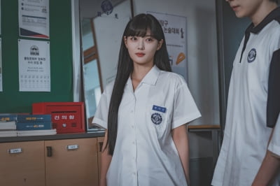 김유정, 얼굴 갈아 끼웠다…독기 품은 팜므파탈 ('친애하는 X')