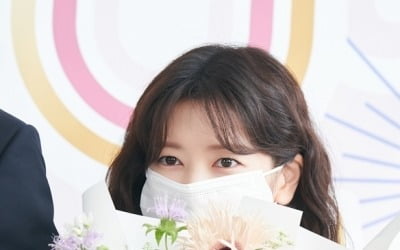 '약혼자 외도로 이혼' 정소민, 50억 신혼집 수령했다…꽃다발 들고 '활짝' ('우주메리미')