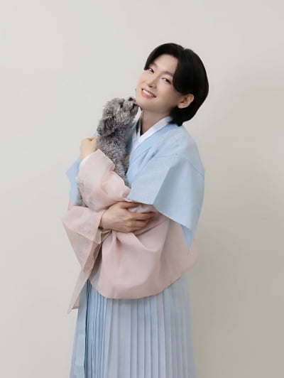 '상금3억' 김용빈, 꽃미남 비주얼 빛내며 팬들에 대한 애정 전달…귀여운 반려견도 함께