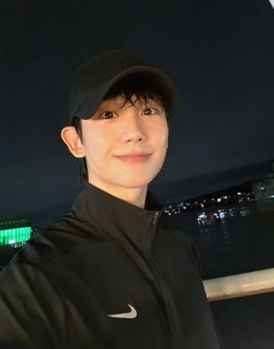 '37세' 정해인, 한강 찾았다가 '꽃미남 러너' 수식어만 남겼다