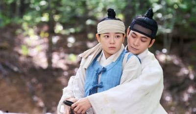 시청률 1%대 꼴찌인데…초밀착한 강태오♥김세정, MBC 굴욕 씻고 구원투수 될까 ('이강달')