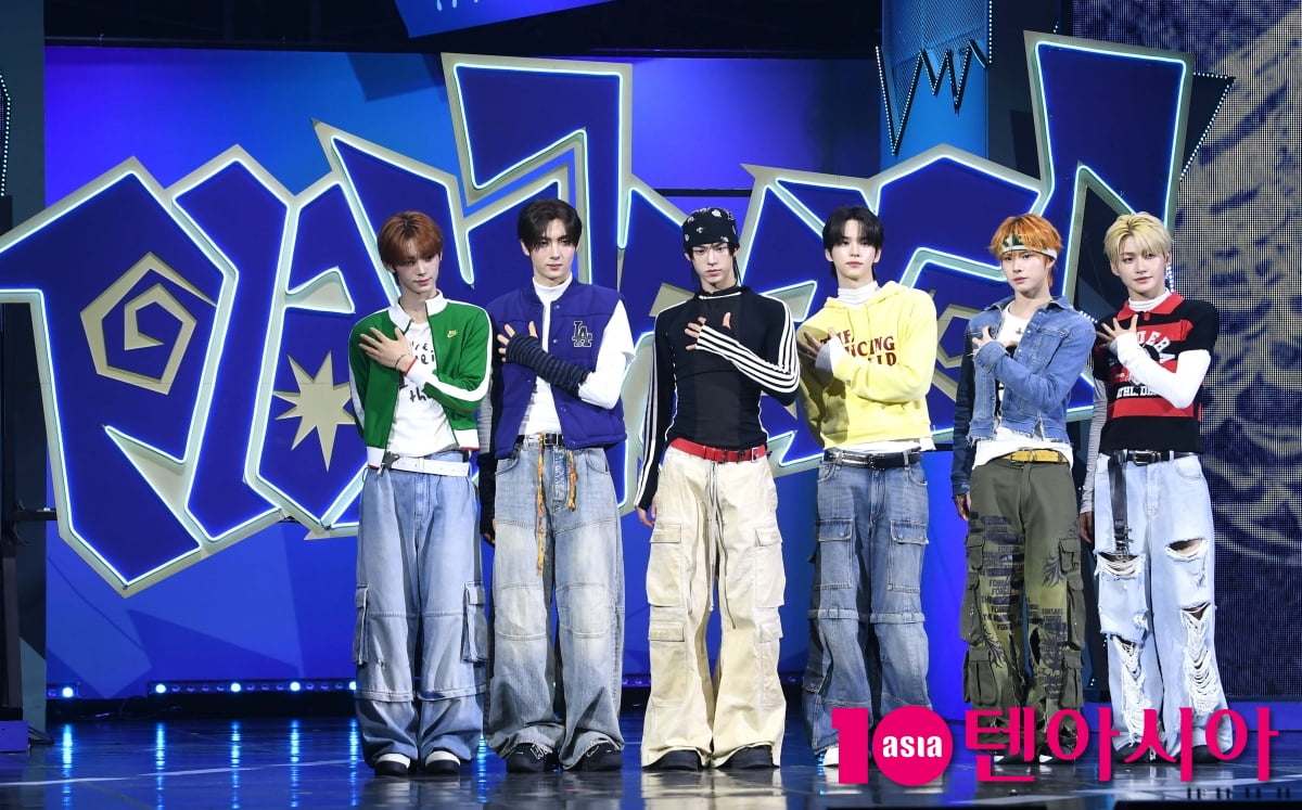 투어스, 미니 4집 ‘play hard’로 컴백[TEN포토+]