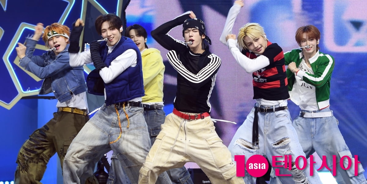 투어스, 타이틀곡 'OVERDRIVE' 멋진 무대[TEN포토+]