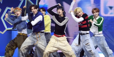 투어스, 타이틀곡 'OVERDRIVE' 멋진 무대[TEN포토+]