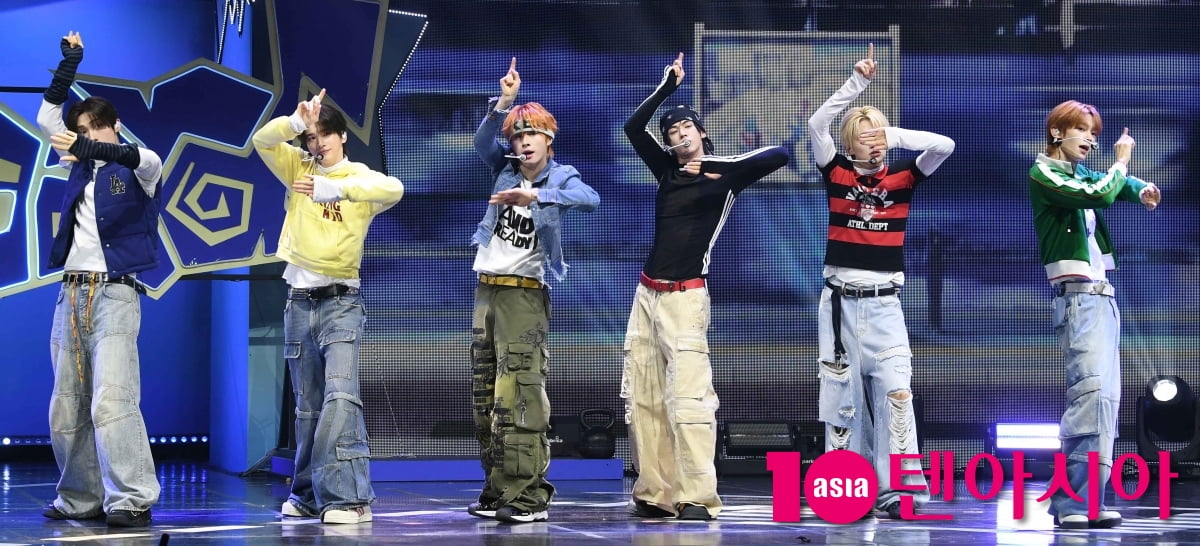 투어스, 타이틀곡 'OVERDRIVE' 멋진 무대[TEN포토+]