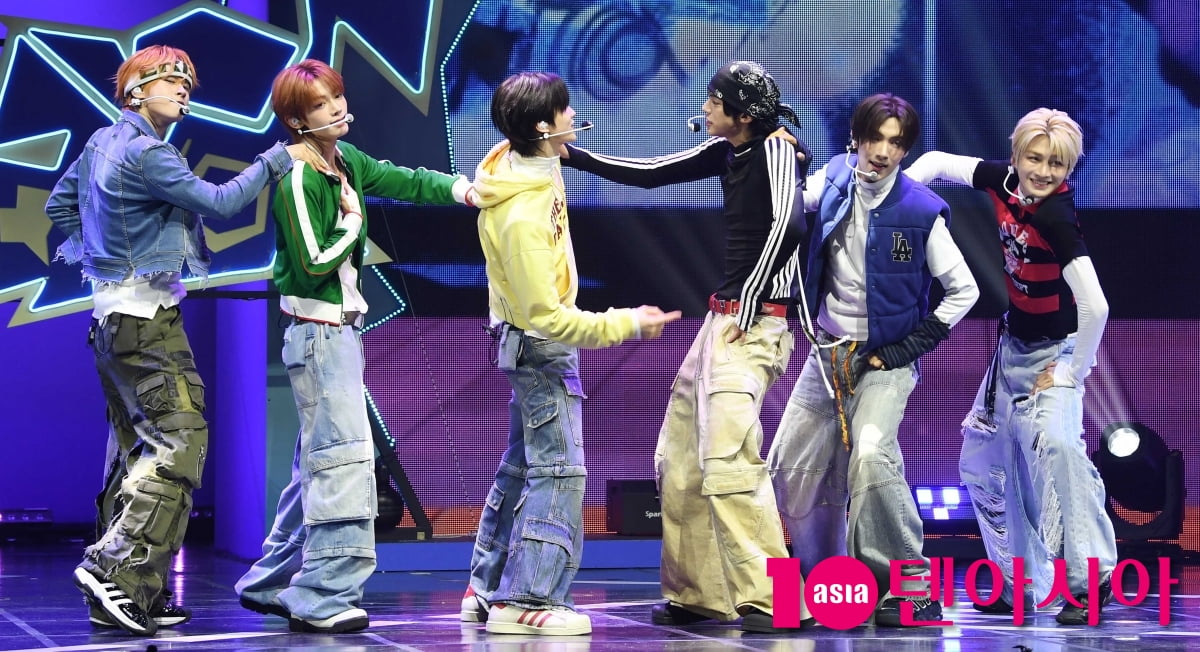 투어스, 타이틀곡 'OVERDRIVE' 멋진 무대[TEN포토+]